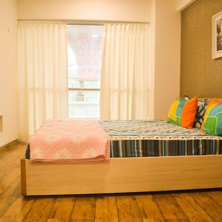 Homestays At Rajhans Belliza Near Airport Surate Exterior foto