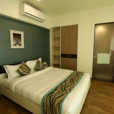 Homestays At Rajhans Belliza Near Airport Surate Exterior foto