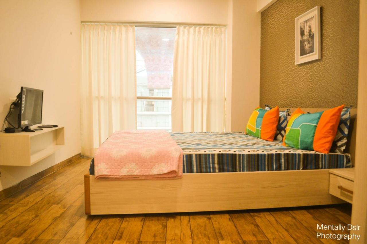 Homestays At Rajhans Belliza Near Airport Surate Exterior foto
